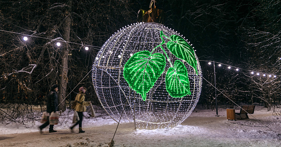 Новогодние сферы и арки